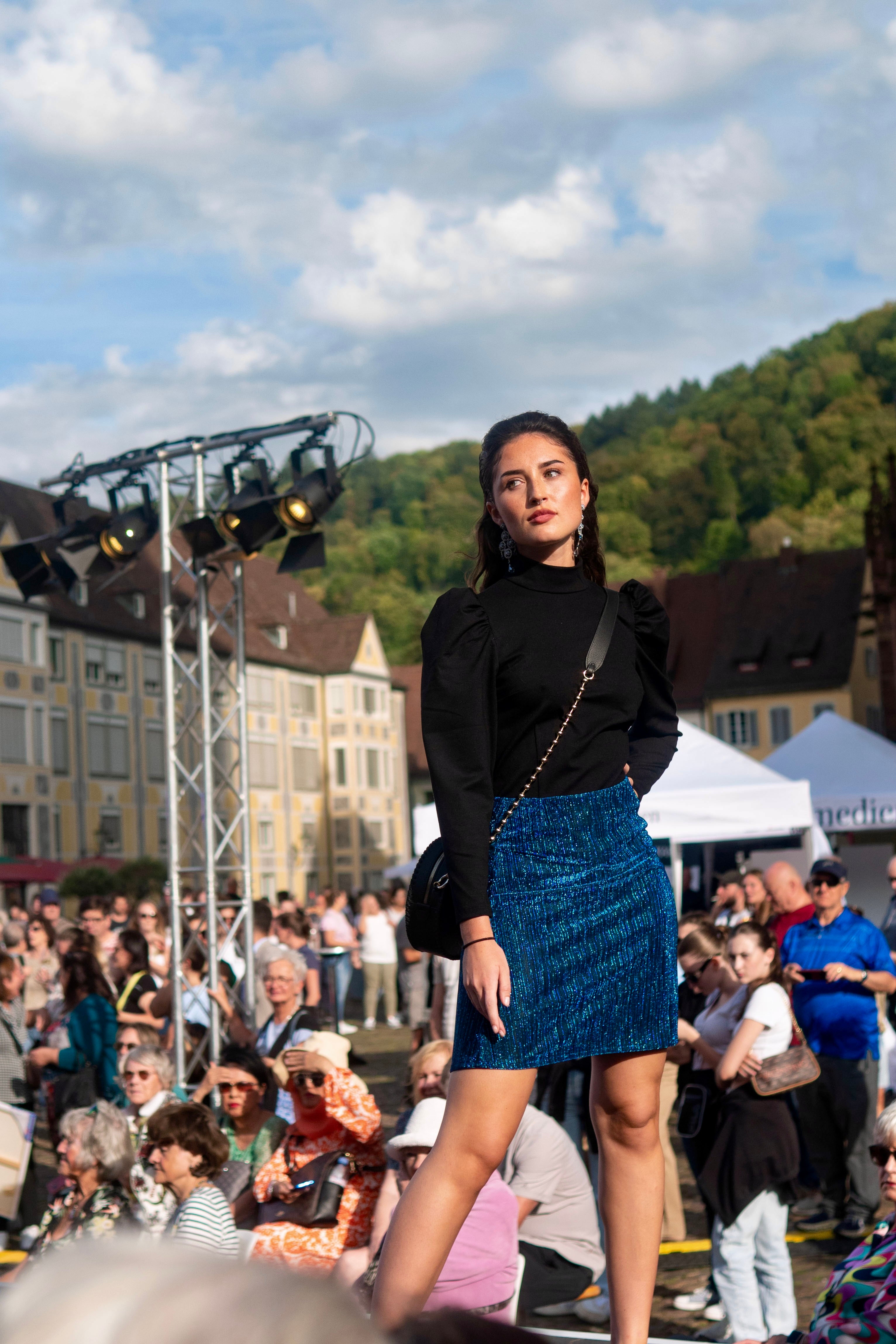 Minirock Glitzer blau/schwarz