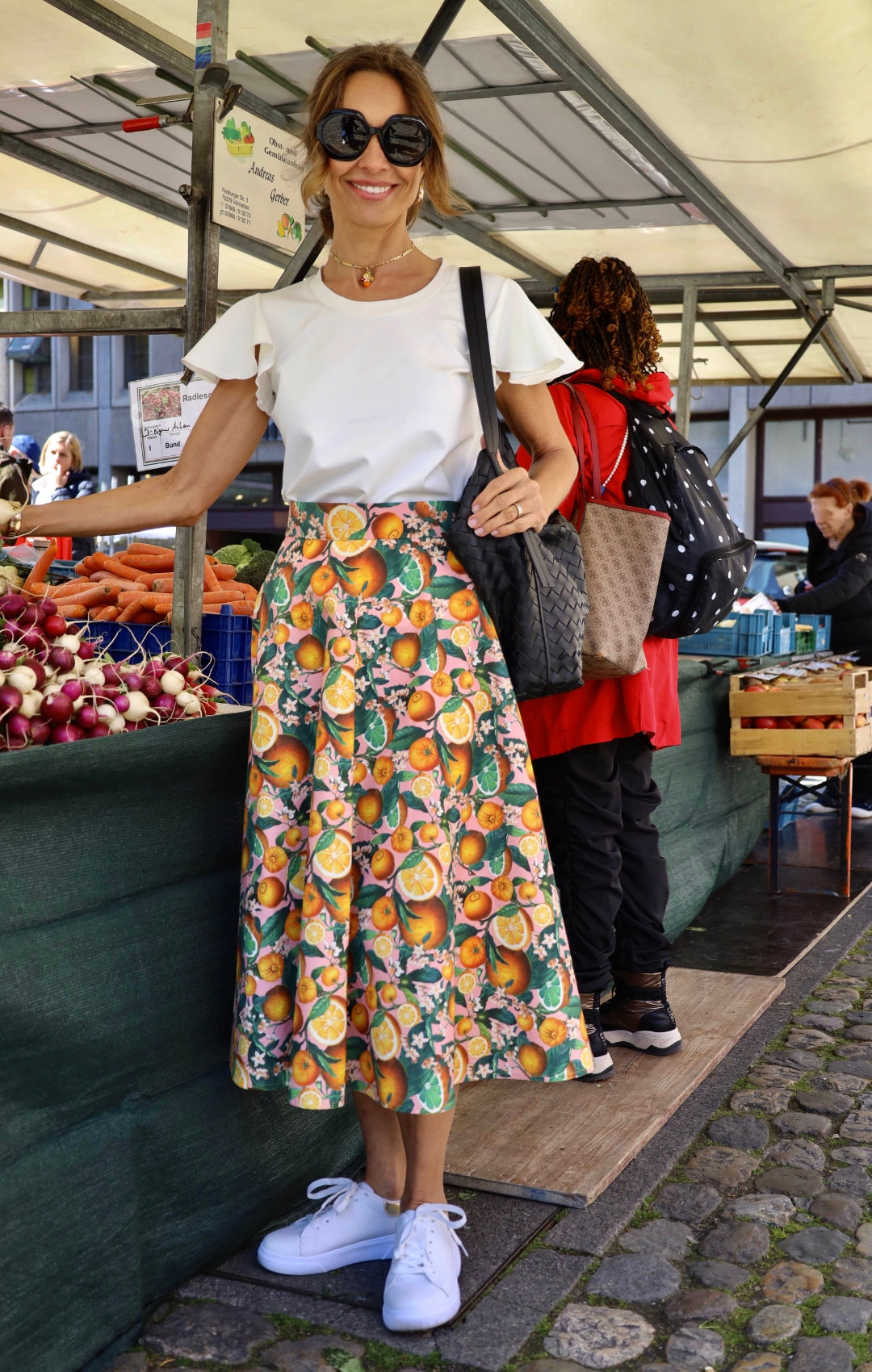 Midi skirt, lemon yellow on pink.